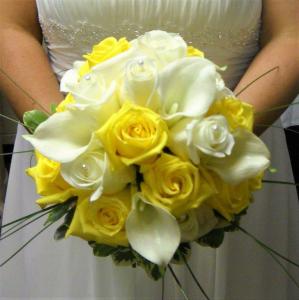Classic Calla Lily & Rose Bouquet