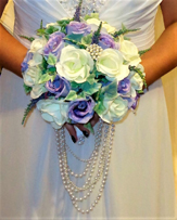 Glamorous Roses & Draping Pearls 